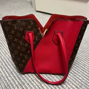 Louis Vuitton tote bag. Authentic. Barely used. Perfect condition (see pics)